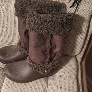 CROCS Brown Boots with Faux Fur Trim